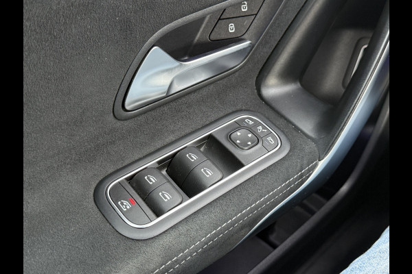 Mercedes-Benz A-Klasse 250 e Business Solution AMG Limited | Pano | Ambient Light | Camera | LED | MBUX | 19 inch