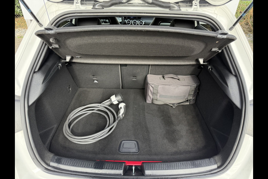 Mercedes-Benz A-Klasse 250 e Business Solution AMG Limited | Pano | Ambient Light | Camera | LED | MBUX | 19 inch