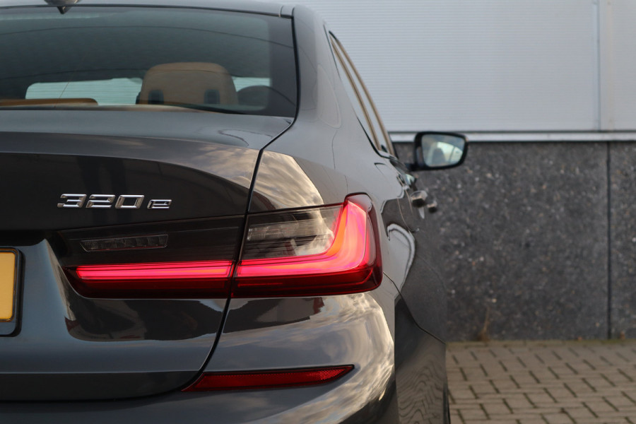 BMW 3-serie M-Sport M Schaalstoelen / Dravit Grau / HiFi / Camera /