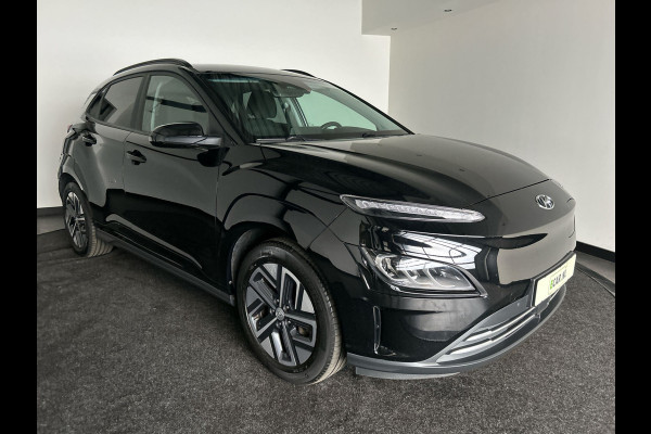 Hyundai KONA ELECTRIC Comfort Smart 64.8 kWh | Warmtepomp | Head-up display | Trekhaak | Voorzetels en stuur verwarmbaar | Soh (batterijcheck) 95,2 %