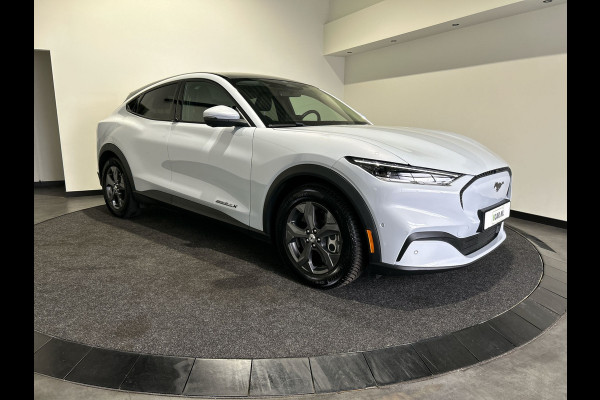 Ford Mustang Mach-E Extended RWD 98 kWh | Achteruitrijcamera | Intelligent adaptive cruise control & speed assist | SoH (batterijcheck) 93,7 % score!