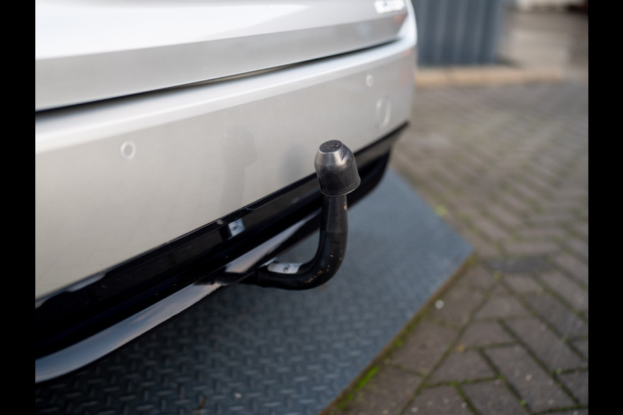 Toyota Corolla Touring Sports 2.0 Hybrid Premium | Trekhaak afnb. | Head Up | Stoel & Stuur verw. | BSM | PDC V&A | Prijs Rijklaar!!