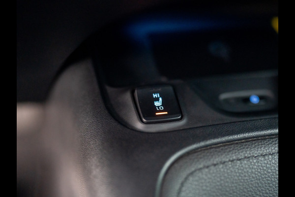 Toyota Corolla Touring Sports 2.0 Hybrid Premium | Trekhaak afnb. | Head Up | Stoel & Stuur verw. | BSM | PDC V&A | Prijs Rijklaar!!