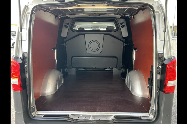 Mercedes-Benz Vito 116 CDI Lang Dubbele cabine / Distronic / Camera / Parkeersensoren / Navigatie / Airco / LMV
