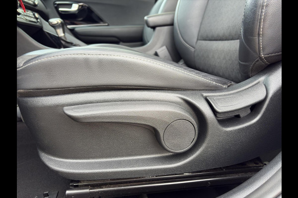 Kia Niro 1.6 GDi Hybrid DynamicLine Style Pack Automaat | Navi | Camera | Schuif/kantel dak | Cruise | Apple Carplay & Android Auto | H-Leder | Sensoren |