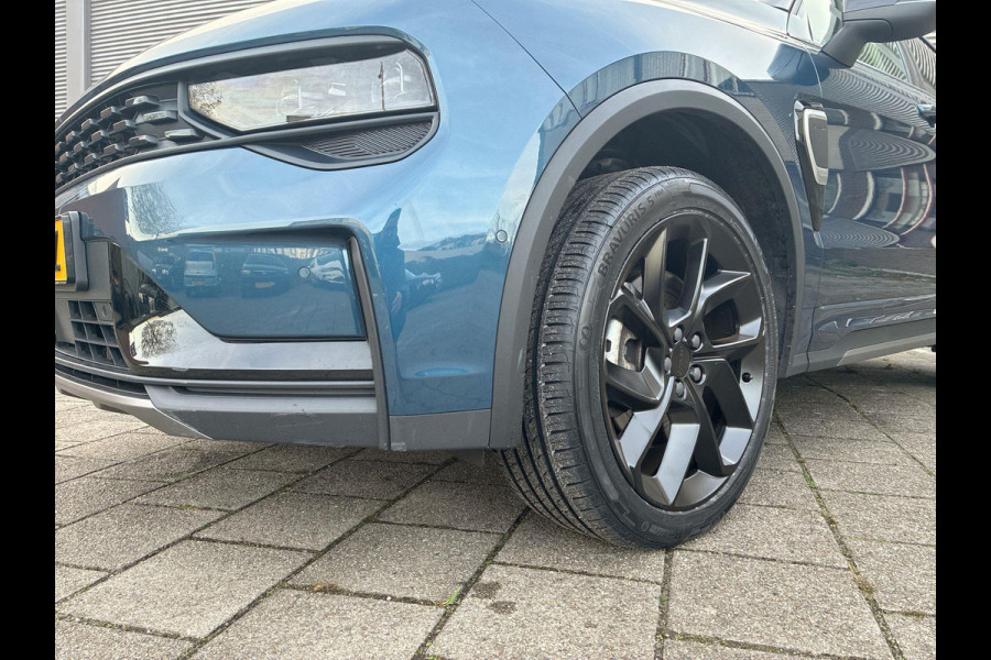 Lynk & Co 01 1.5 Plug in Hybrid Black Line| SkyRoof | Camera | Climate Pack | Pilot Assist | Park Assist | Carplay Android auto