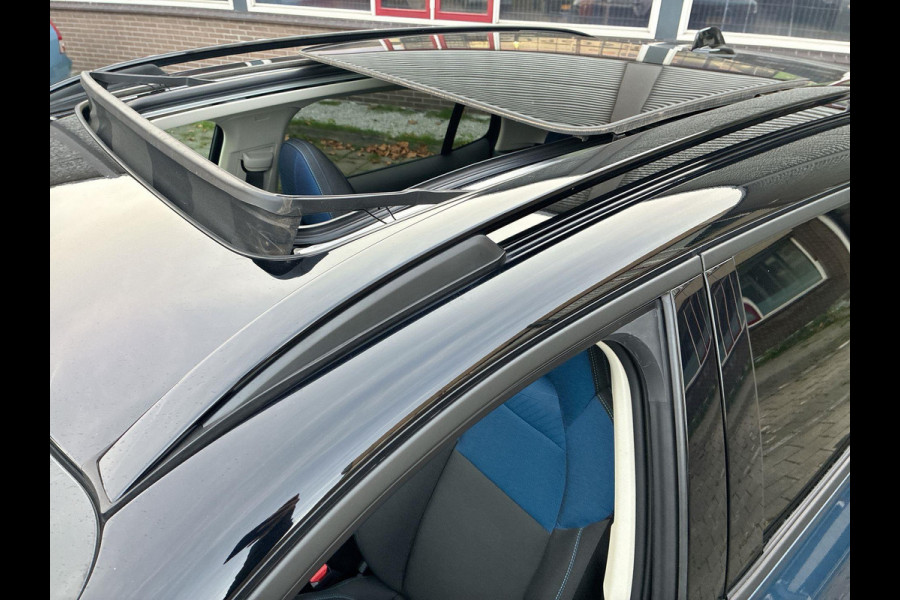 Lynk & Co 01 1.5 Plug in Hybrid Black Line| SkyRoof | Camera | Climate Pack | Pilot Assist | Park Assist | Carplay Android auto