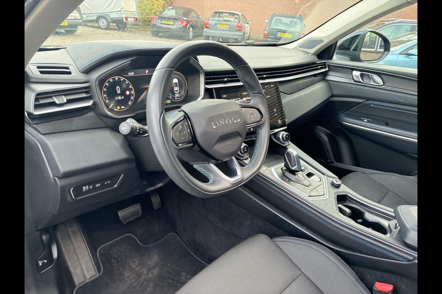 Lynk & Co 01 1.5 Plug in Hybrid Black Line| SkyRoof | Camera | Climate Pack | Pilot Assist | Park Assist | Carplay Android auto