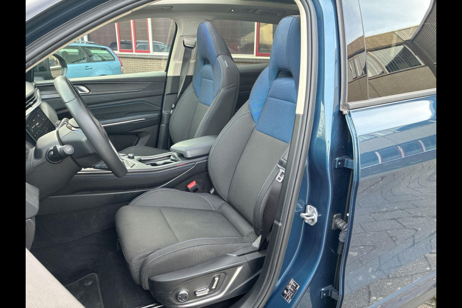 Lynk & Co 01 1.5 Plug in Hybrid Black Line| SkyRoof | Camera | Climate Pack | Pilot Assist | Park Assist | Carplay Android auto