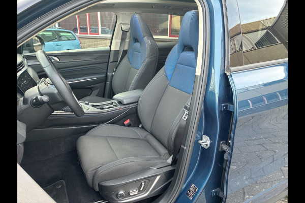 Lynk & Co 01 1.5 Plug in Hybrid Black Line| SkyRoof | Camera | Climate Pack | Pilot Assist | Park Assist | Carplay Android auto