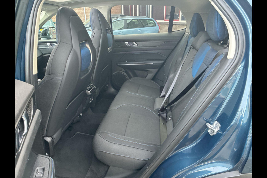 Lynk & Co 01 1.5 Plug in Hybrid Black Line| SkyRoof | Camera | Climate Pack | Pilot Assist | Park Assist | Carplay Android auto