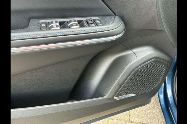 Lynk & Co 01 1.5 Plug in Hybrid Black Line| SkyRoof | Camera | Climate Pack | Pilot Assist | Park Assist | Carplay Android auto