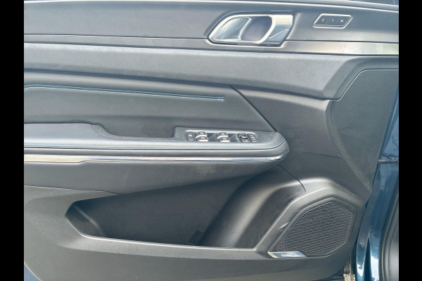 Lynk & Co 01 1.5 Plug in Hybrid Black Line| SkyRoof | Camera | Climate Pack | Pilot Assist | Park Assist | Carplay Android auto