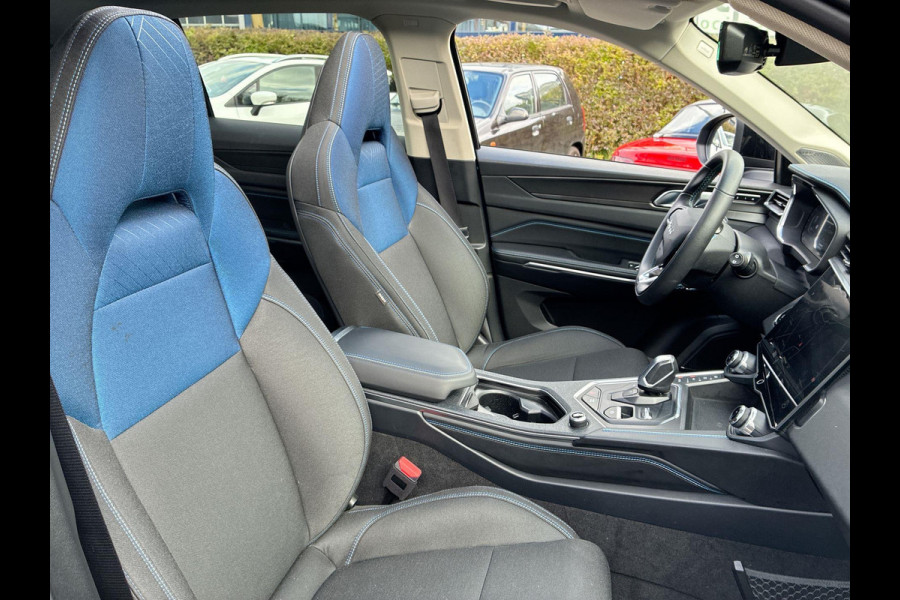 Lynk & Co 01 1.5 Plug in Hybrid Black Line| SkyRoof | Camera | Climate Pack | Pilot Assist | Park Assist | Carplay Android auto