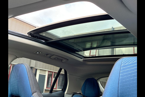 Lynk & Co 01 1.5 Plug in Hybrid Black Line| SkyRoof | Camera | Climate Pack | Pilot Assist | Park Assist | Carplay Android auto