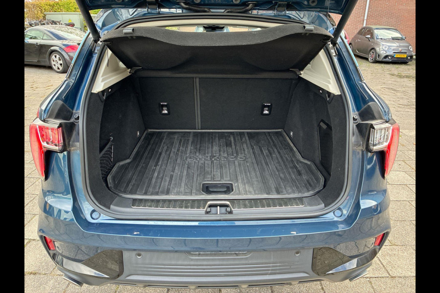 Lynk & Co 01 1.5 Plug in Hybrid Black Line| SkyRoof | Camera | Climate Pack | Pilot Assist | Park Assist | Carplay Android auto