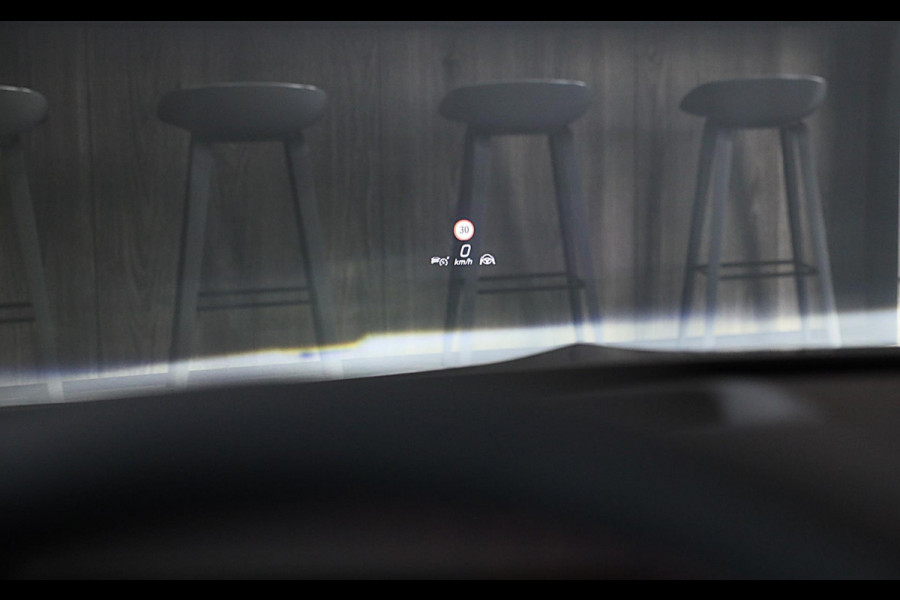 Mercedes-Benz A-Klasse 250 e AMG 45 Look / Memory / Elek Stoelen / Acc / Head Up / 360 Camera / Pano / 18 Inch