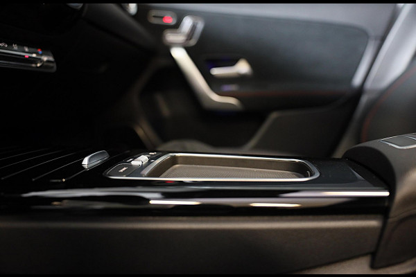 Mercedes-Benz A-Klasse 250 e AMG 45 Look / Memory / Elek Stoelen / Acc / Head Up / 360 Camera / Pano / 18 Inch