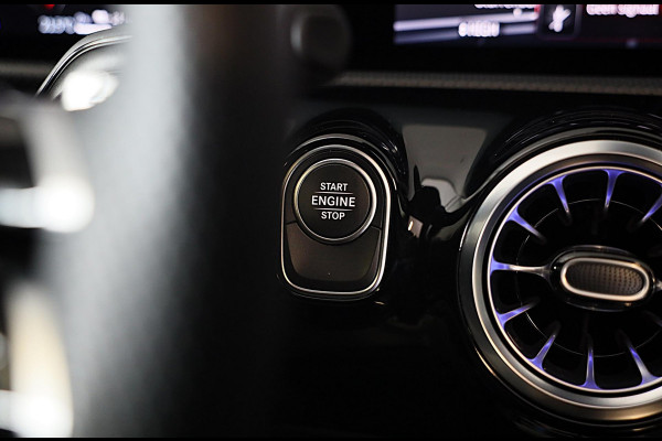 Mercedes-Benz A-Klasse 250 e AMG 45 Look / Memory / Elek Stoelen / Acc / Head Up / 360 Camera / Pano / 18 Inch