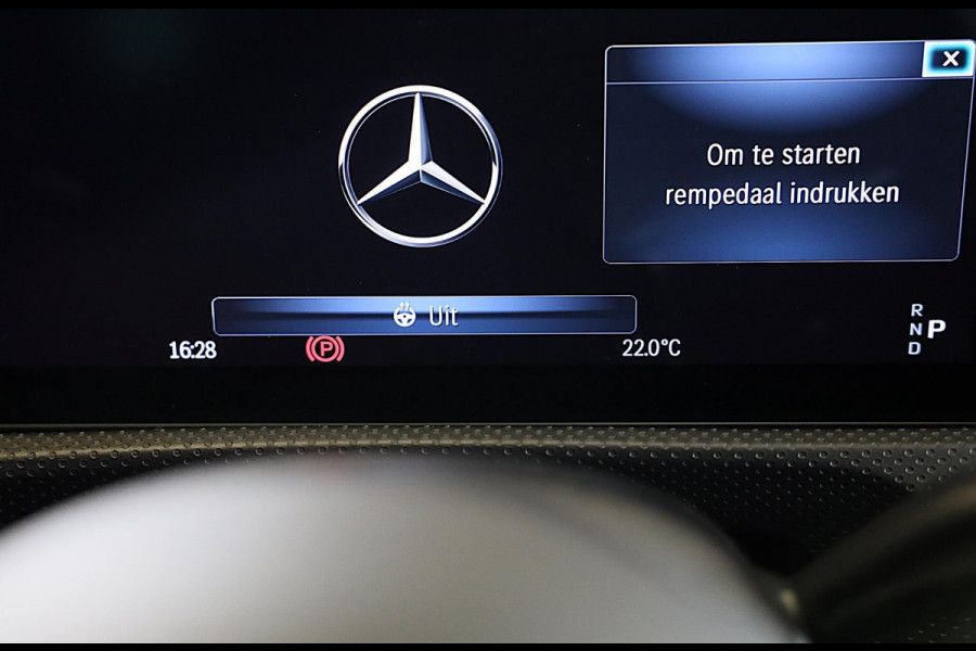 Mercedes-Benz A-Klasse 250 e AMG 45 Look / Memory / Elek Stoelen / Acc / Head Up / 360 Camera / Pano / 18 Inch