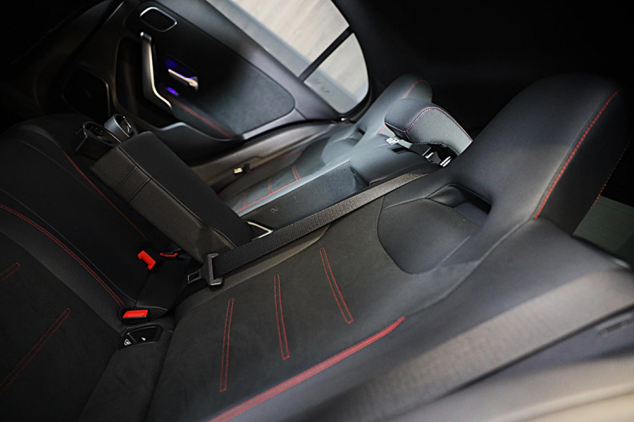Mercedes-Benz A-Klasse 250 e AMG 45 Look / Memory / Elek Stoelen / Acc / Head Up / 360 Camera / Pano / 18 Inch