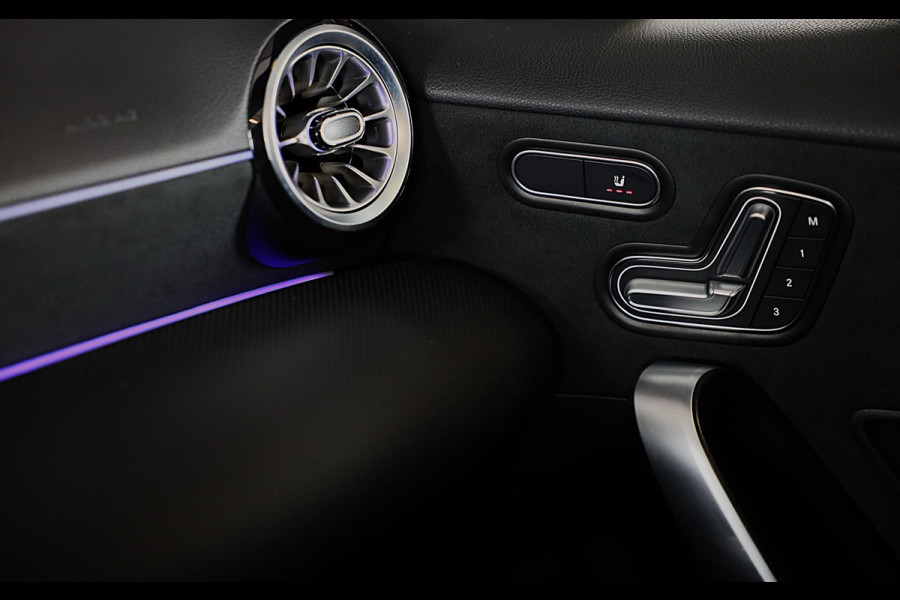 Mercedes-Benz A-Klasse 250 e AMG 45 Look / Memory / Elek Stoelen / Acc / Head Up / 360 Camera / Pano / 18 Inch
