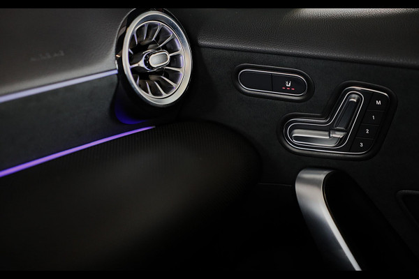 Mercedes-Benz A-Klasse 250 e AMG 45 Look / Memory / Elek Stoelen / Acc / Head Up / 360 Camera / Pano / 18 Inch