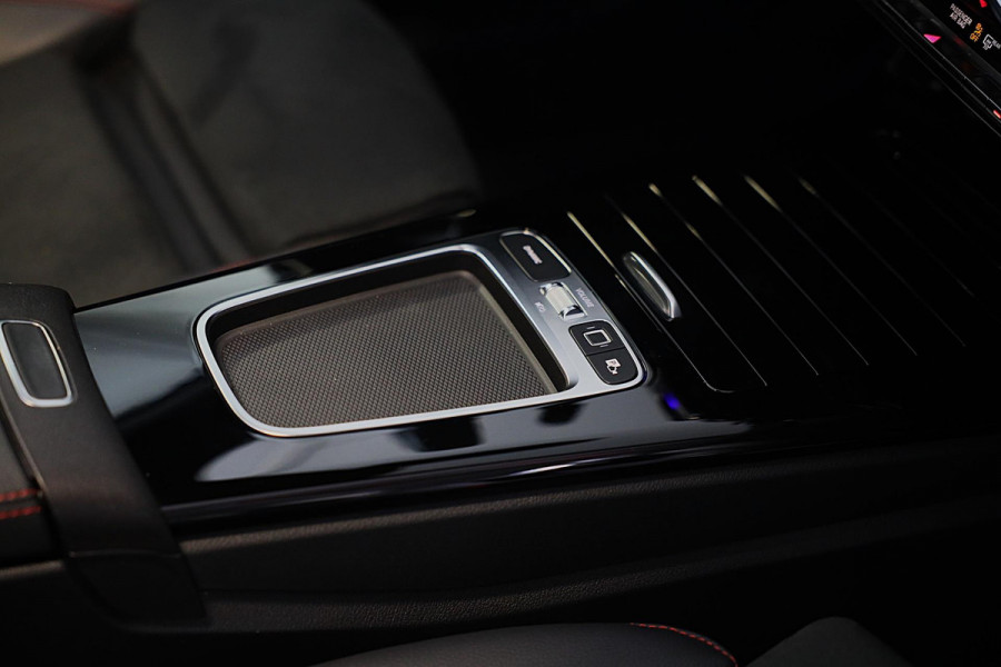 Mercedes-Benz A-Klasse 250 e AMG 45 Look / Memory / Elek Stoelen / Acc / Head Up / 360 Camera / Pano / 18 Inch