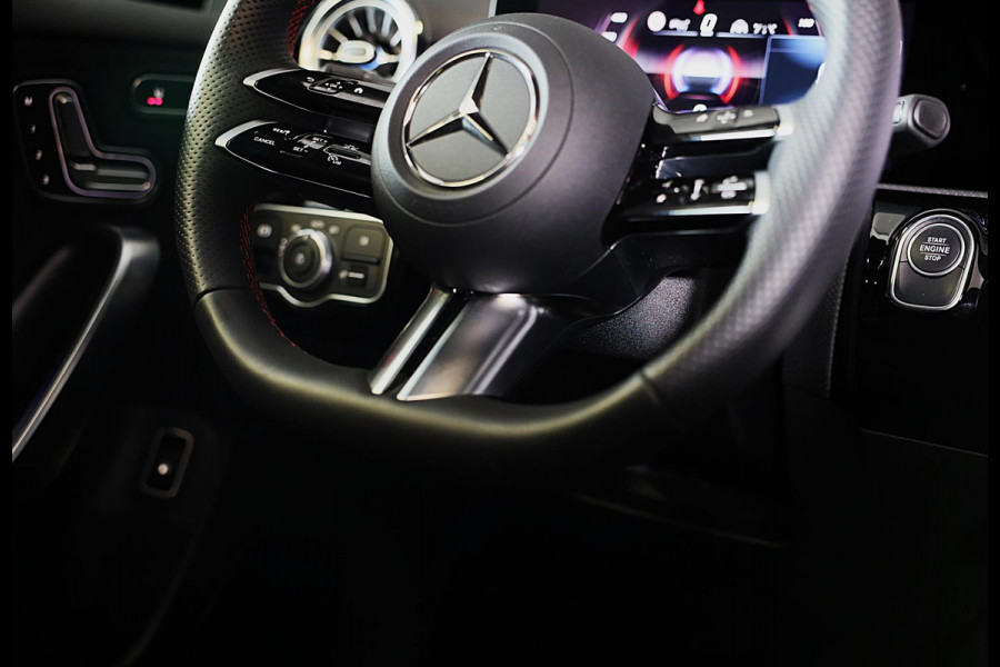 Mercedes-Benz A-Klasse 250 e AMG 45 Look / Memory / Elek Stoelen / Acc / Head Up / 360 Camera / Pano / 18 Inch