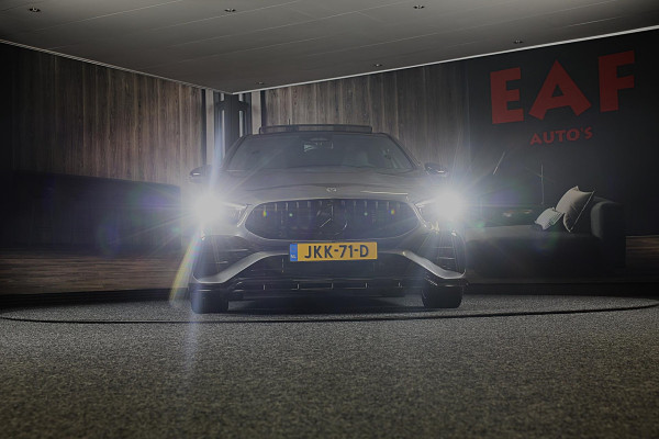 Mercedes-Benz A-Klasse 250 e AMG 45 Look / Memory / Elek Stoelen / Acc / Head Up / 360 Camera / Pano / 18 Inch