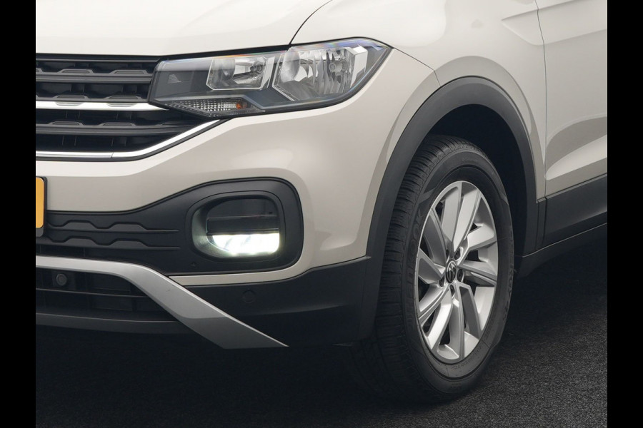 Volkswagen T-Cross 1.0 TSI Life 96pk Dealer O.H | Voorstoelen Verwarmd | Apple Carplay | Navigatie | DAB | Front Assist | Climate Control |