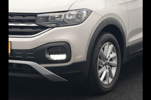 Volkswagen T-Cross 1.0 TSI Life 96pk Dealer O.H | Voorstoelen Verwarmd | Apple Carplay | Navigatie | DAB | Front Assist | Climate Control |