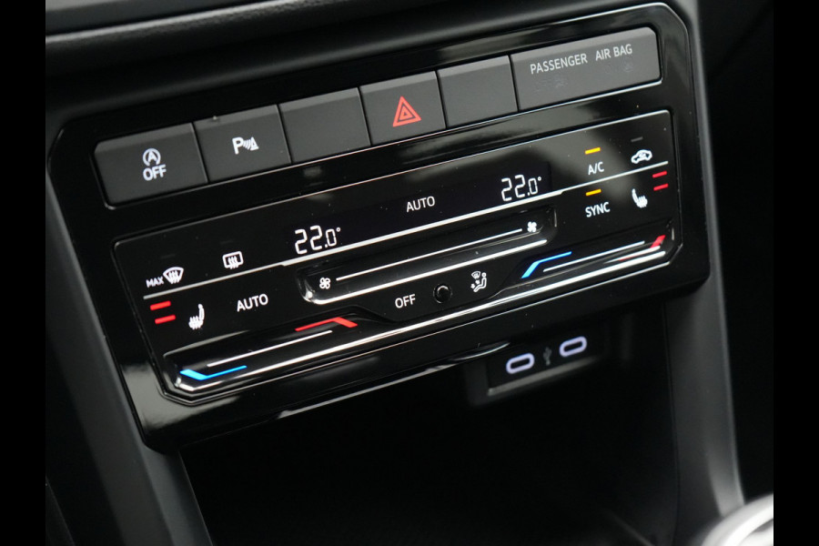 Volkswagen T-Cross 1.0 TSI Life 96pk Dealer O.H | Voorstoelen Verwarmd | Apple Carplay | Navigatie | DAB | Front Assist | Climate Control |