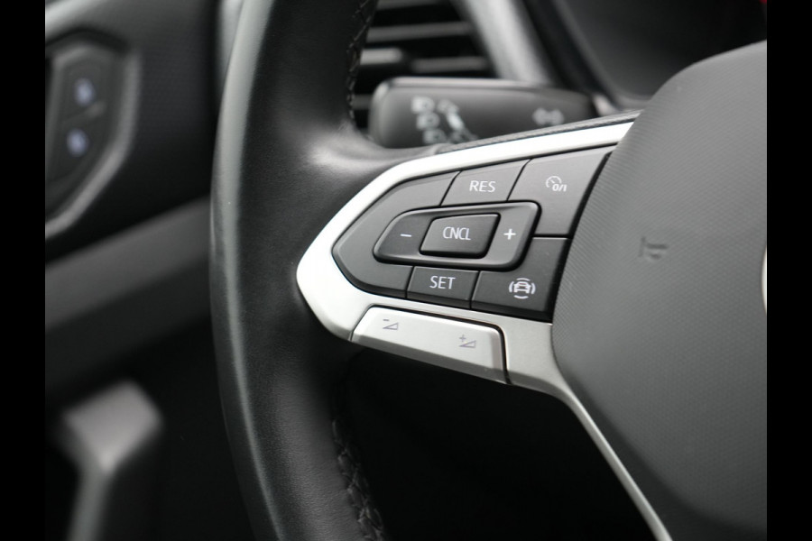 Volkswagen T-Cross 1.0 TSI Life 96pk Dealer O.H | Voorstoelen Verwarmd | Apple Carplay | Navigatie | DAB | Front Assist | Climate Control |