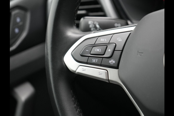 Volkswagen T-Cross 1.0 TSI Life 96pk Dealer O.H | Voorstoelen Verwarmd | Apple Carplay | Navigatie | DAB | Front Assist | Climate Control |