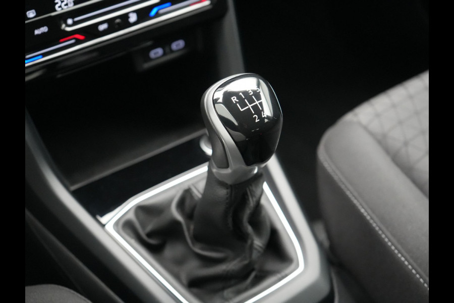 Volkswagen T-Cross 1.0 TSI Life 96pk Dealer O.H | Voorstoelen Verwarmd | Apple Carplay | Navigatie | DAB | Front Assist | Climate Control |