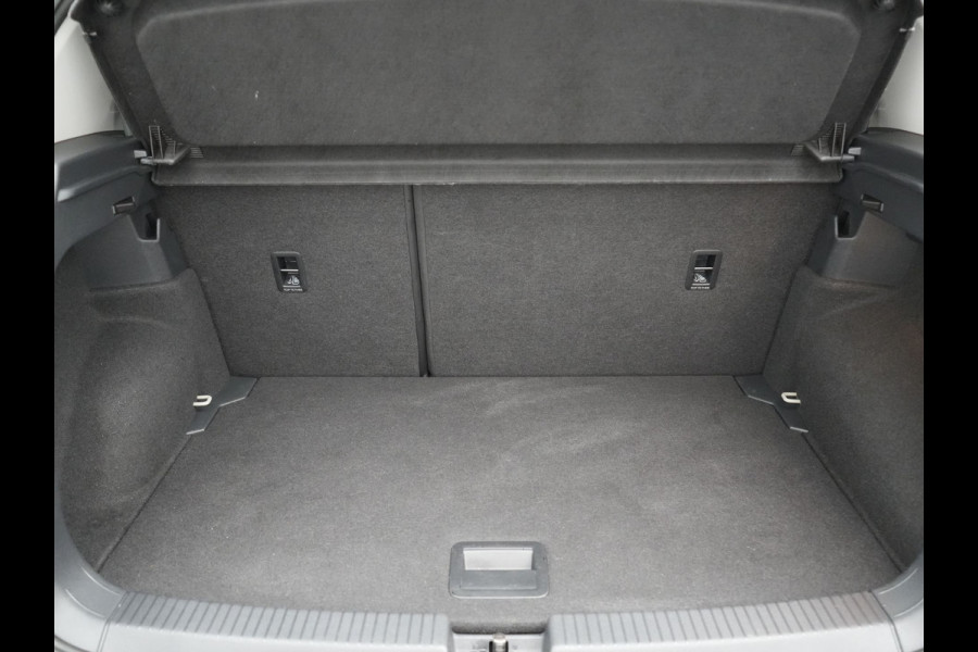 Volkswagen T-Cross 1.0 TSI Life 96pk Dealer O.H | Voorstoelen Verwarmd | Apple Carplay | Navigatie | DAB | Front Assist | Climate Control |