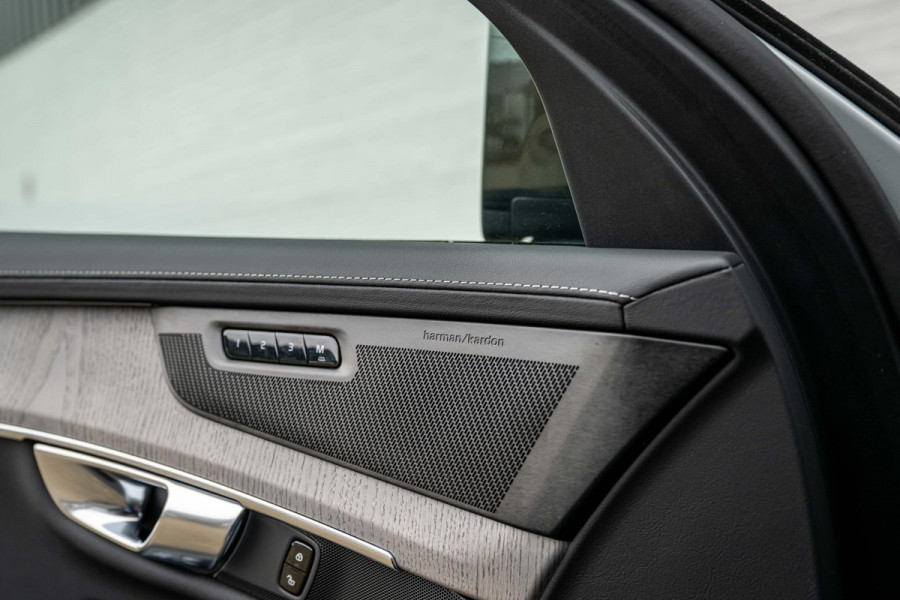 Volvo XC90 2.0 T8 AWD Plus Dark Luchtvering Stoelventilatie