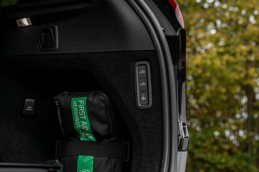 Volvo XC90 2.0 T8 AWD Plus Dark Luchtvering Stoelventilatie