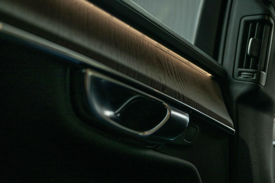 Volvo XC90 2.0 T8 AWD Plus Dark Luchtvering Stoelventilatie