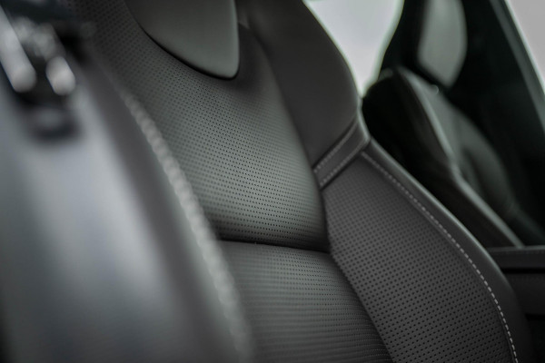 Volvo XC90 2.0 T8 AWD Plus Dark Luchtvering Stoelventilatie