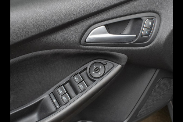 Ford FOCUS Wagon 1.0 Lease Sport Edition (APPLE CARPLAY,NAVI,CRUISE,SPORTSTOELEN,LM VELGEN,PDC,GETINT,NETTESTAAT) Ford FOCUS Wagon 1.0 Lease Sport Edition (APPLE CARPLAY,NAVI,CRUISE,SPORTSTOELEN,LM VELGEN,PDC,GETINT,NETTESTAAT)