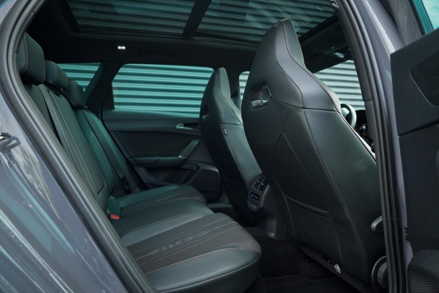 CUPRA Leon Sportstourer 1.4 e-Hybrid VZ Copper Edition / Pano / Adaptive Cruise / 19''