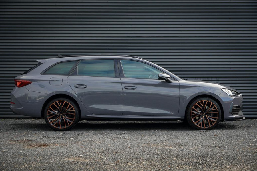 CUPRA Leon Sportstourer 1.4 e-Hybrid VZ Copper Edition / Pano / Adaptive Cruise / 19''