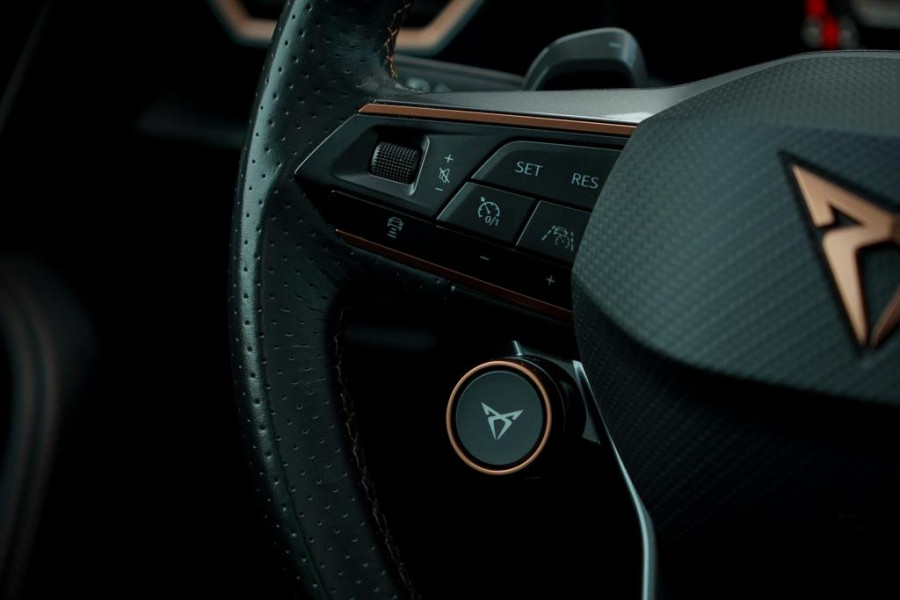 CUPRA Leon Sportstourer 1.4 e-Hybrid VZ Copper Edition / Pano / Adaptive Cruise / 19''