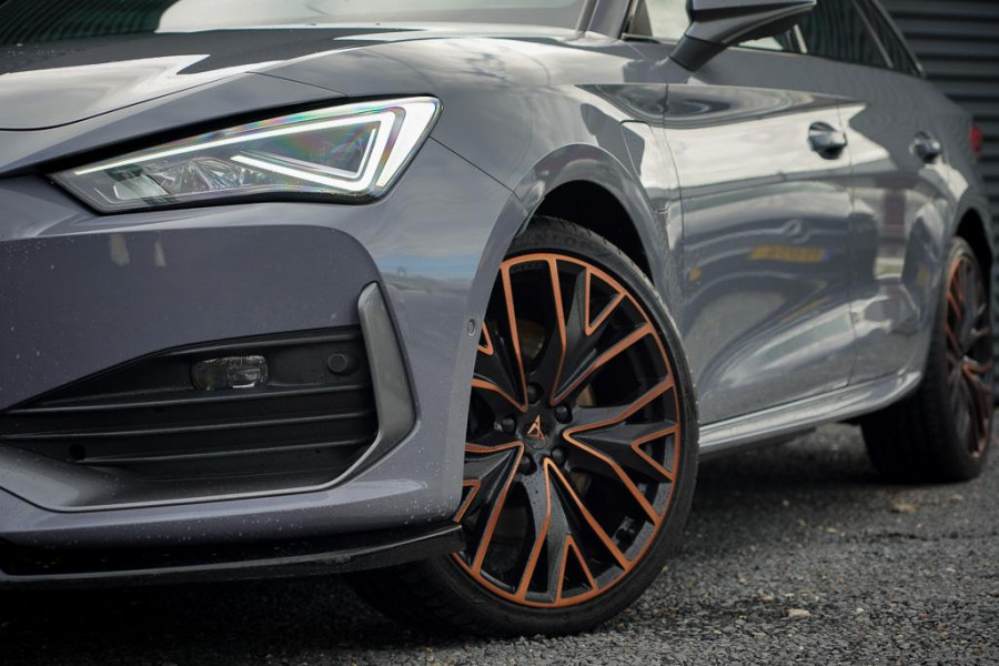 CUPRA Leon Sportstourer 1.4 e-Hybrid VZ Copper Edition / Pano / Adaptive Cruise / 19''