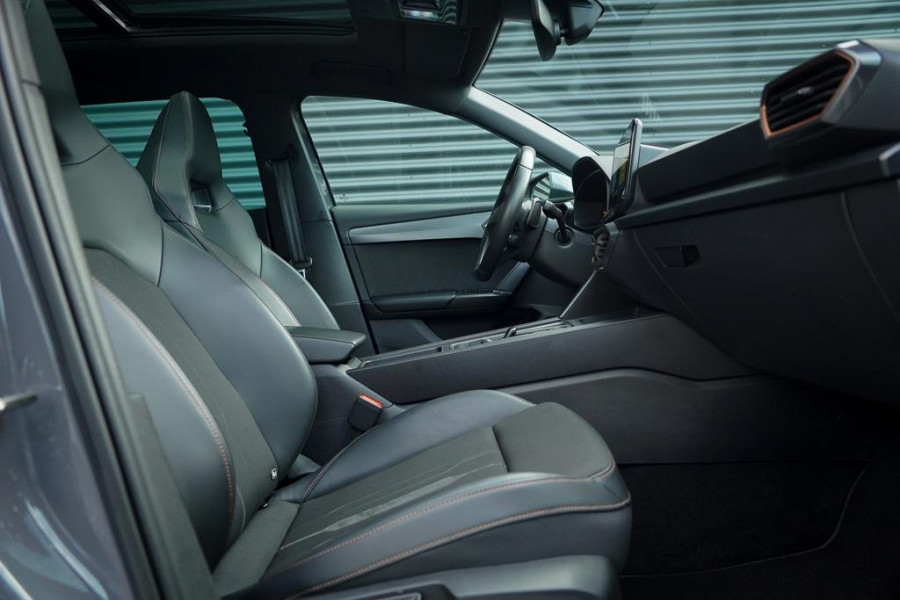 CUPRA Leon Sportstourer 1.4 e-Hybrid VZ Copper Edition / Pano / Adaptive Cruise / 19''