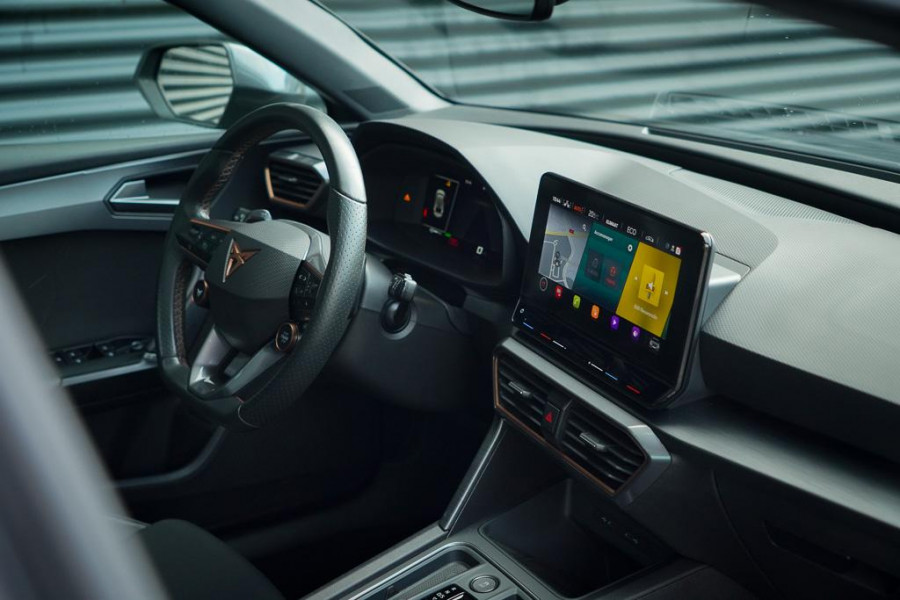 CUPRA Leon Sportstourer 1.4 e-Hybrid VZ Copper Edition / Pano / Adaptive Cruise / 19''