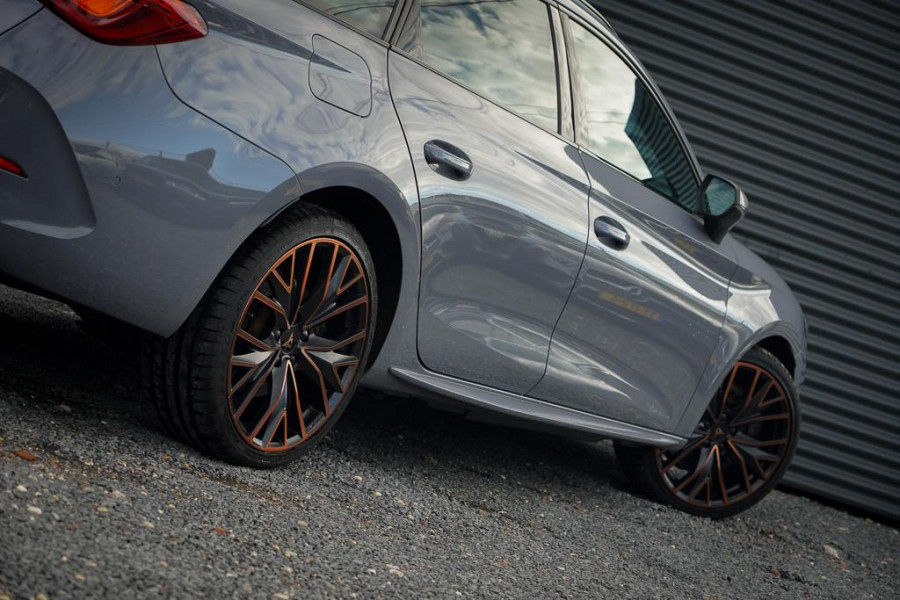 CUPRA Leon Sportstourer 1.4 e-Hybrid VZ Copper Edition / Pano / Adaptive Cruise / 19''