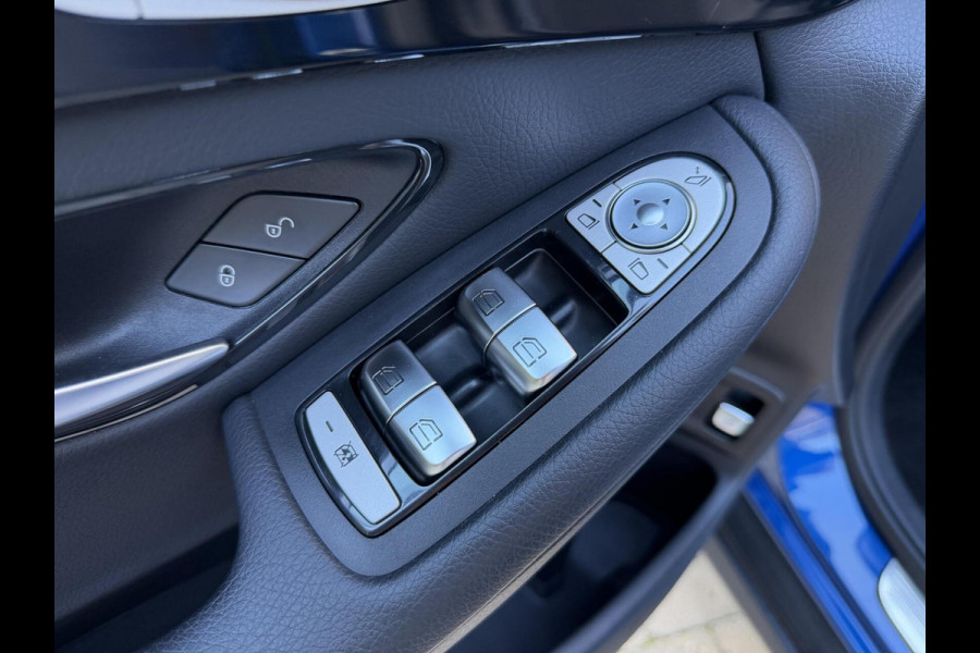 Mercedes-Benz GLC 300e 4MATIC Automaat | Vol leer | LED verlichting | Stoelverwarming | Elektrisch verstelbare stoelen | Blauw metallic | Climate